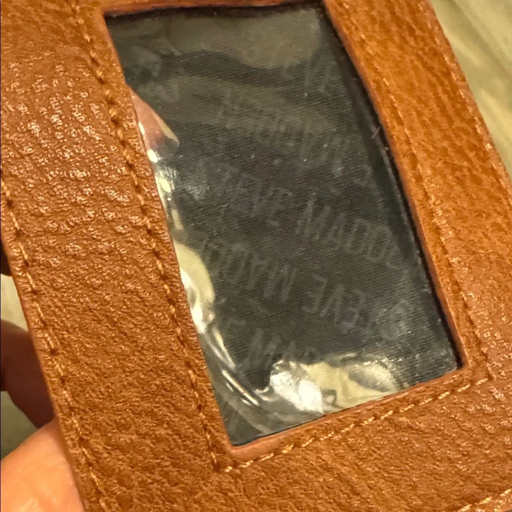 Steve Madden compact leather